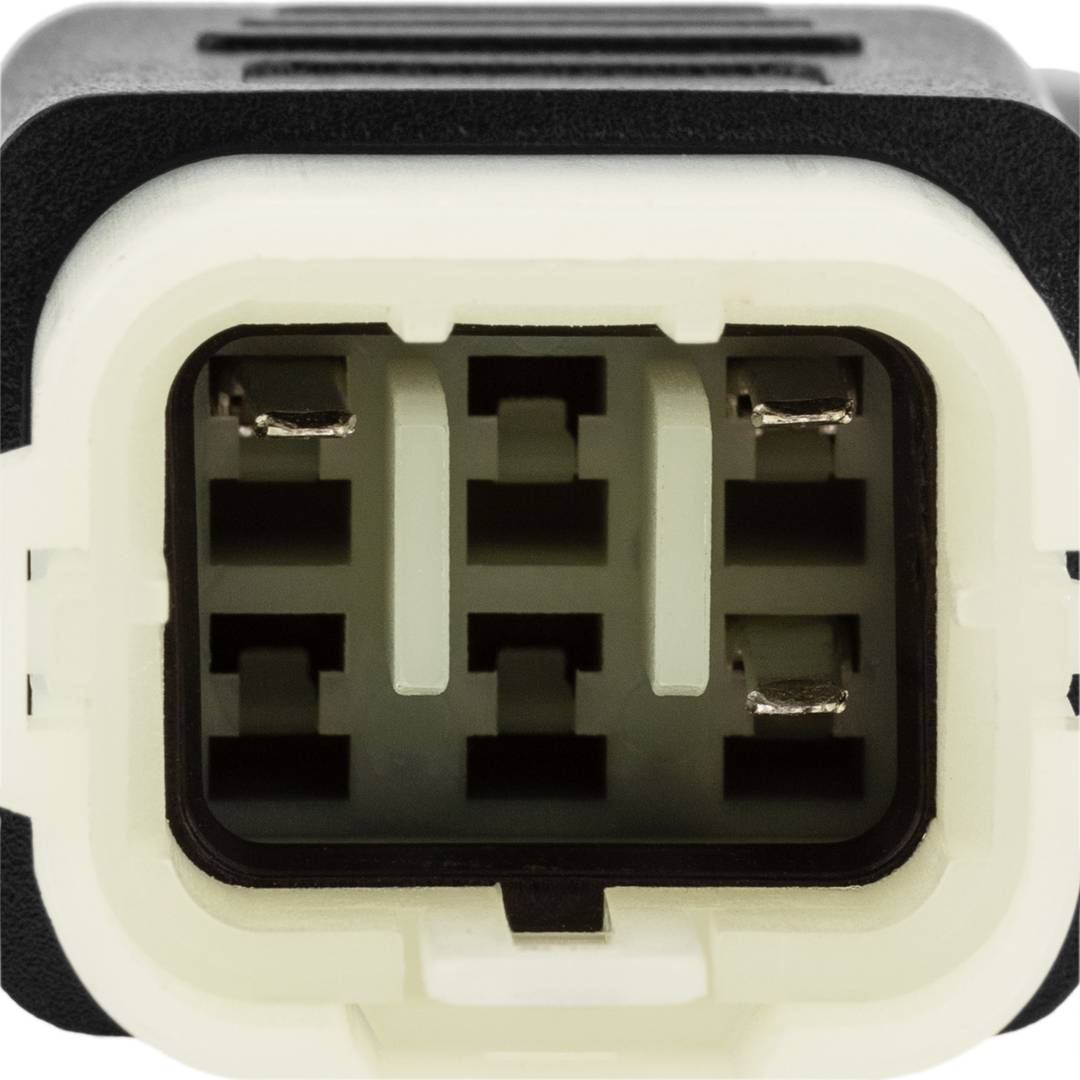 Nahaufnahme des 6-poligen KTM Diagnosesteckers am OBD2 Adapterkabel