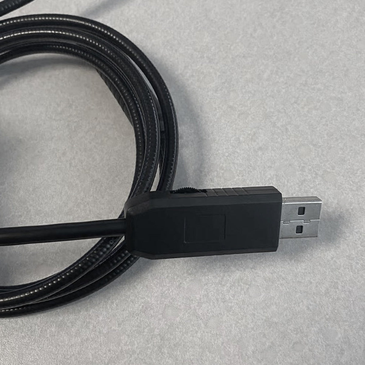 USB-Stecker des Thinkcar USB-Videoskops in Nahaufnahme