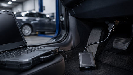 Diagnose-Interface und Notebook für BMW- und VAG-Fahrzeugdiagnose
