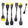 Thinkcar HD Stecker-Kit mit sechs der 13 LKW-Adapterkabel auf weißem Grund