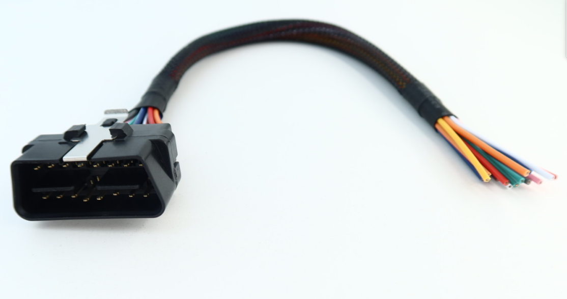 OBD2 Kabel mit 16-Pin Stecker und offenen farbigen Adern für eigene Verkabelung