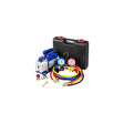Vakuumpumpe 4,8 CFM mit 4-Wege-Manometer-Set, Schlaeuchen, Adaptern und Koffer vor weissem Hintergrund